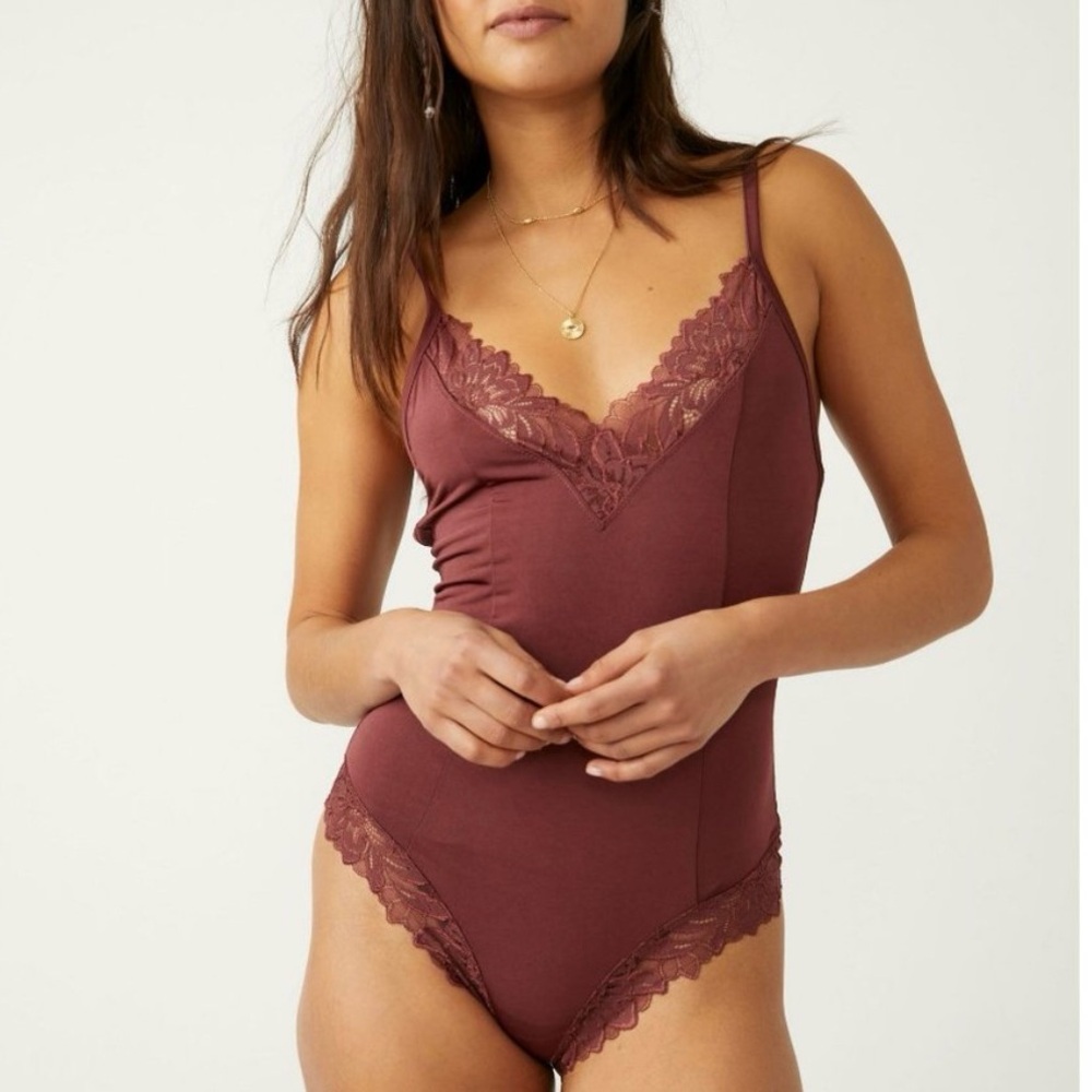 NWT FREE PEOPLE INTIMATELY WILD BUNCH CINNAMON ROSE BODYSUIT IN SIZE MEDIUM